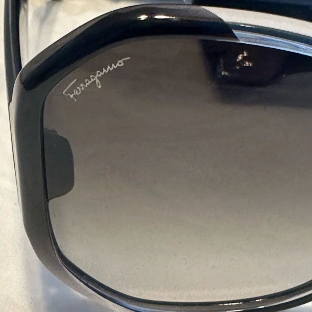 Salvatore Ferragamo ferragamo round